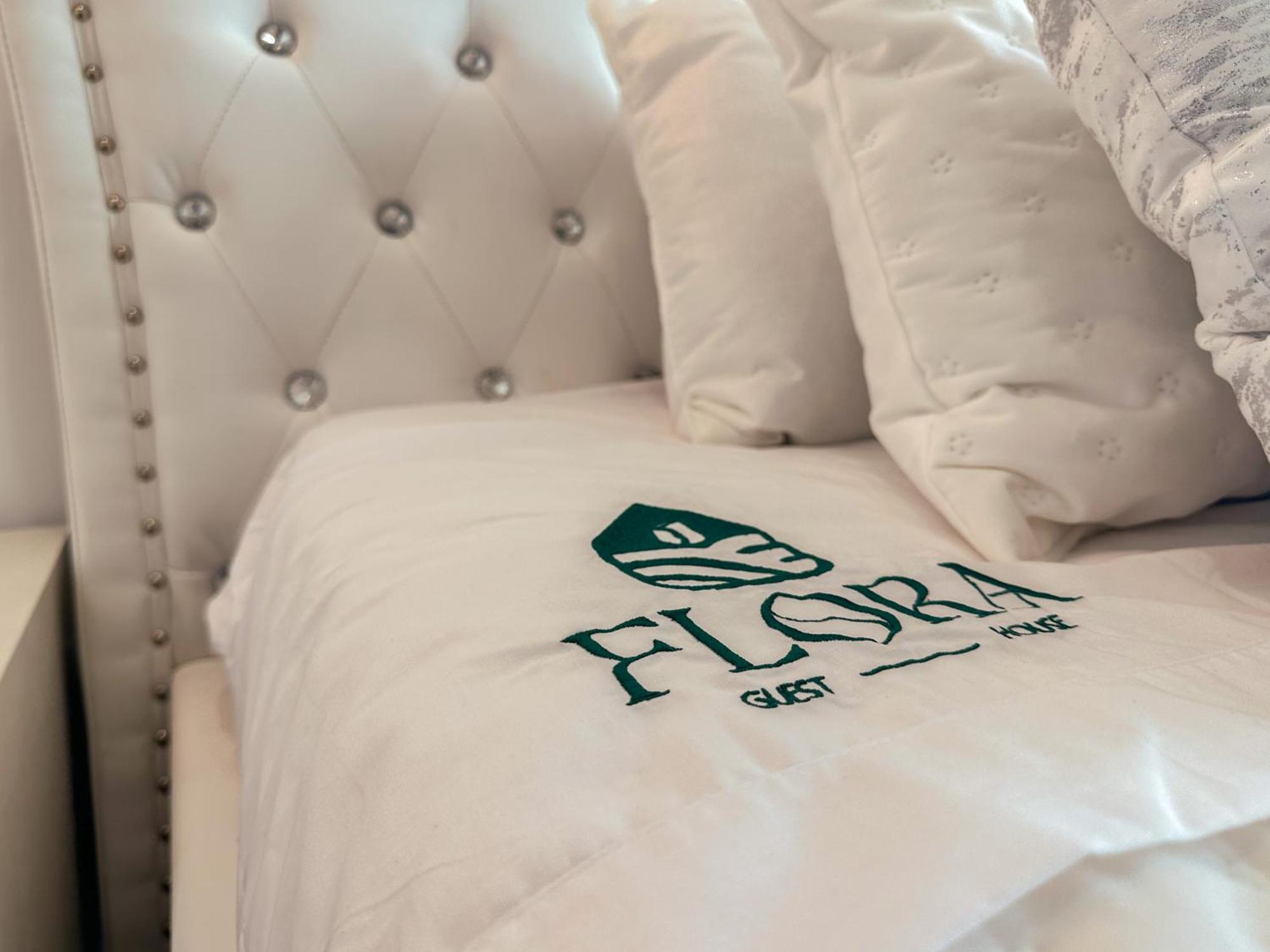 Flora Guest House Marco de Canavezes Esterno foto